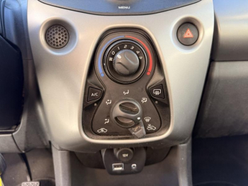 Photo 17 du bon plan TOYOTA Aygo 1.0 VVT-i 69ch x-play 5p occasion à 8490 €