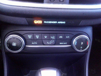 Photo 11 du bon plan FORD Fiesta 1.0 EcoBoost Hybrid 125ch Titanium Business Powershift 5p occasion à 15900 €