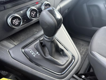 Photo 18 du bon plan RENAULT Kangoo Van L1 1.5 Blue dCi 115ch Grand Confort EDC7 - 22 occasion à 19590 €