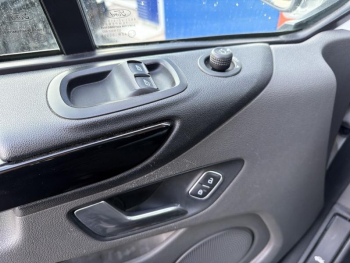 Photo 20 du bon plan FORD Transit Custom Fg VUL 300 L2H1 2.0 EcoBlue 170 Limited 7cv occasion à 23289 €
