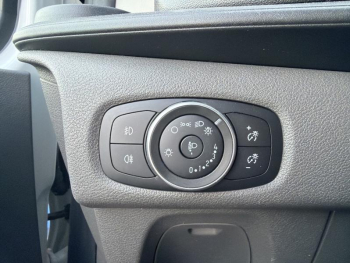 Photo 21 du bon plan FORD Transit Custom Fg VUL 300 L2H1 2.0 EcoBlue 170 Limited 7cv occasion à 23289 €