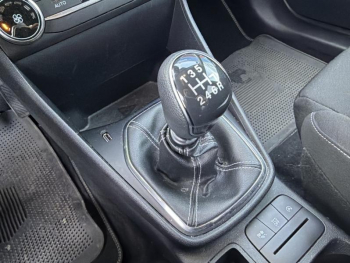 Photo 16 du bon plan FORD Fiesta 1.0 Flexifuel 95ch Titanium Business 5p occasion à 15980 €