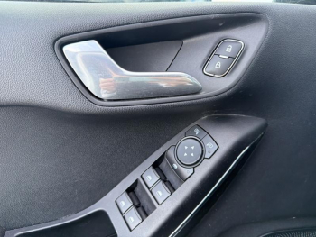 Photo 17 du bon plan FORD Fiesta 1.0 Flexifuel 95ch Titanium Business 5p occasion à 15980 €