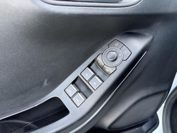 Photo 19 du bon plan FORD Puma 1.0 EcoBoost 125ch mHEV ST-Line Vignale 6cv occasion à 18990 €