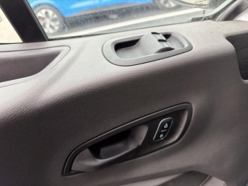 Photo 20 du bon plan FORD Transit 2T Fg VUL T350 L2H2 2.0 EcoBlue 170ch S&S Trend Business BVA occasion à 28990 €