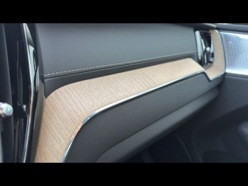 Photo 24 du bon plan VOLVO XC60 T6 Hybride Rechargeable 253 + 145ch Ultra Style Dark Geartronic 8 AWD occasion à 77200 €