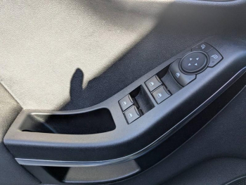 Photo 15 du bon plan FORD Fiesta 1.0 Flexifuel 95ch Titanium Business 5p occasion à 15490 €