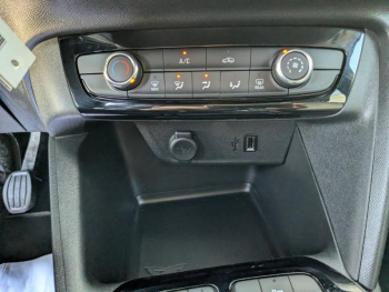 Photo 14 du bon plan OPEL Corsa 1.2 75ch Edition occasion à 11900 €