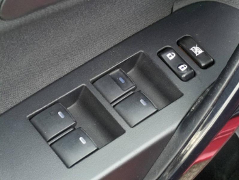 Photo 16 du bon plan TOYOTA Auris HSD 136h Design occasion à 11980 €