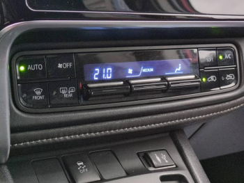 Photo 21 du bon plan TOYOTA Auris HSD 136h Design occasion à 11980 €