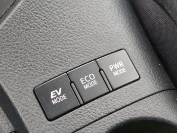 Photo 24 du bon plan TOYOTA Auris HSD 136h Design occasion à 11980 €