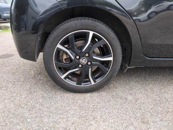 Photo 12 du bon plan TOYOTA Yaris 90 D-4D Design 5p style occasion à 8990 €