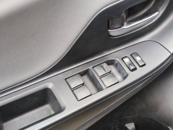 Photo 18 du bon plan TOYOTA Yaris 90 D-4D Design 5p style occasion à 8990 €