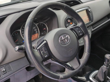 Photo 19 du bon plan TOYOTA Yaris 90 D-4D Design 5p style occasion à 8990 €