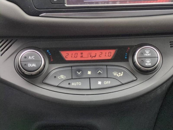 Photo 21 du bon plan TOYOTA Yaris 90 D-4D Design 5p style occasion à 8990 €