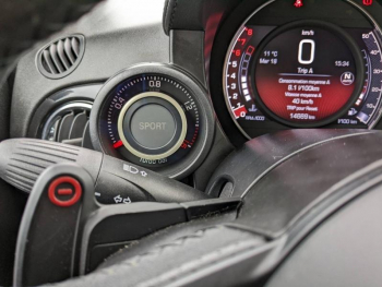 Photo 20 du bon plan ABARTH 500 1.4 Turbo T-Jet 165ch 595 Scorpioneoro BVA E6D full occasion à 19990 €