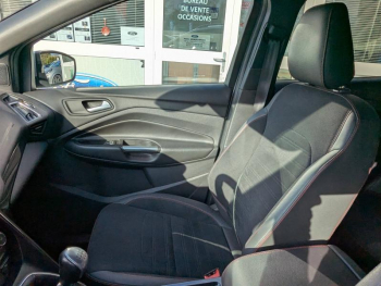 Photo 32 du bon plan FORD Kuga 1.5 TDCi 120ch Stop&Start ST-Line 4x2 Euro6.2 occasion à 15812 €