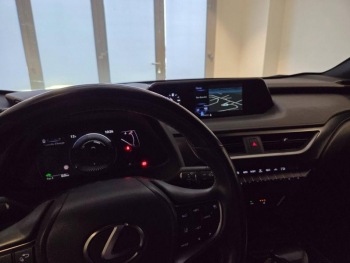 Photo 4 du bon plan LEXUS UX 250h 2WD Luxe Plus MY21 occasion à 26490 €