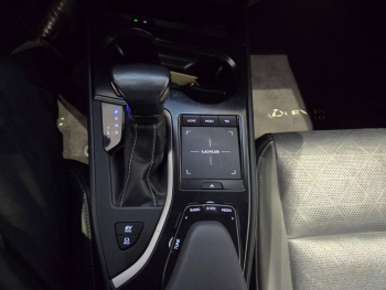 Photo 9 du bon plan LEXUS UX 250h 2WD Luxe Plus MY21 occasion à 26490 €