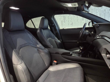 Photo 11 du bon plan LEXUS UX 250h 2WD Luxe Plus MY21 occasion à 26490 €