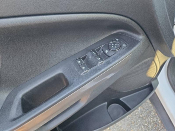 Photo 26 du bon plan FORD EcoSport 1.0 EcoBoost 100ch Trend Euro6.2 occasion à 10490 €