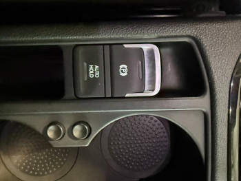 Photo 23 du bon plan VOLKSWAGEN Touran 2.0 TDI 150ch BlueMotion Technology FAP Carat DSG6 7 places occasion à 18900 €