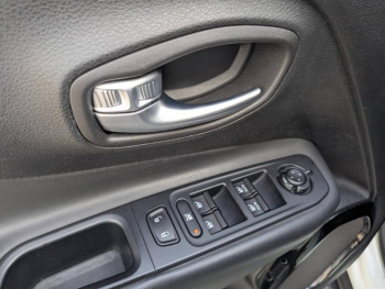 Photo 8 du bon plan JEEP Renegade 1.6 MultiJet 120ch Brooklyn Edition BVR6 occasion à 15900 €