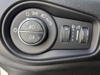 Photo 9 du bon plan JEEP Renegade 1.6 MultiJet 120ch Brooklyn Edition BVR6 occasion à 15900 €