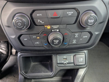 Photo 13 du bon plan JEEP Renegade 1.6 MultiJet 120ch Brooklyn Edition BVR6 occasion à 15900 €