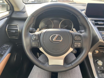 Photo 12 du bon plan LEXUS NX 300h 2WD Luxe Plus MY21 occasion à 27990 €