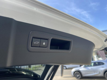 Photo 13 du bon plan LEXUS NX 300h 2WD Luxe Plus MY21 occasion à 27990 €