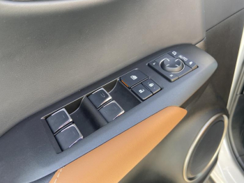 Photo 18 du bon plan LEXUS NX 300h 2WD Luxe Plus MY21 occasion à 27990 €