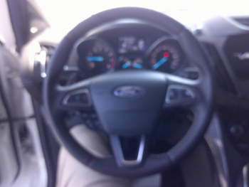 Photo 4 du bon plan FORD Kuga 1.5 Flexifuel-E85 150ch Stop&Start Vignale 4x2 Euro6.2 occasion à 17900 €