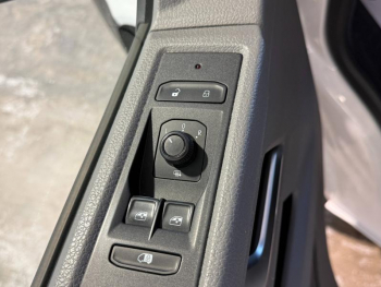 Photo 5 du bon plan VOLKSWAGEN Transporter Fg VUL 2.8T L1H1 2.0 TDI 150ch Business DSG7 occasion à 31900 €