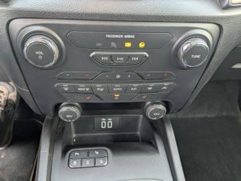 Photo 19 du bon plan FORD Ranger VUL 2.0 TDCi 213ch Super Cab Wildtrak BVA10 occasion à 39980 €