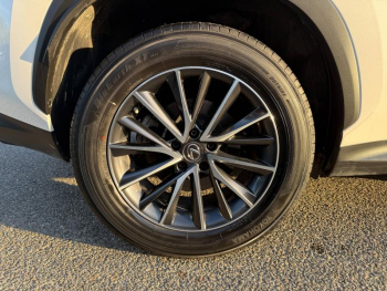 Photo 14 du bon plan LEXUS NX 450h+ Luxe 4WD occasion à 44990 €