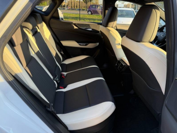 Photo 16 du bon plan LEXUS NX 450h+ Luxe 4WD occasion à 44990 €