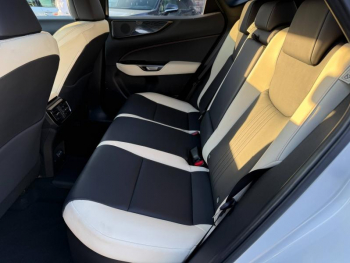 Photo 17 du bon plan LEXUS NX 450h+ Luxe 4WD occasion à 44990 €