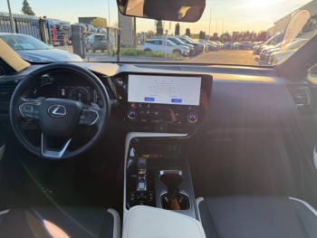 Photo 19 du bon plan LEXUS NX 450h+ Luxe 4WD occasion à 44990 €