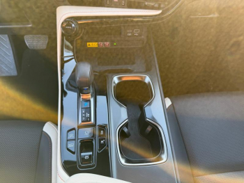 Photo 22 du bon plan LEXUS NX 450h+ Luxe 4WD occasion à 44990 €