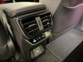 Photo 14 du bon plan LEXUS RZ 500e Executive MC26 occasion à 68900 €