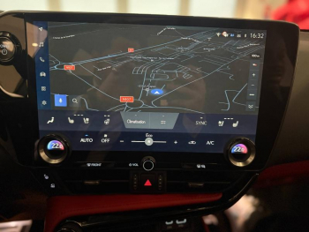 Photo 17 du bon plan LEXUS NX 450h+ 292ch F SPORT Executive 4WD MY26 occasion à 71490 €