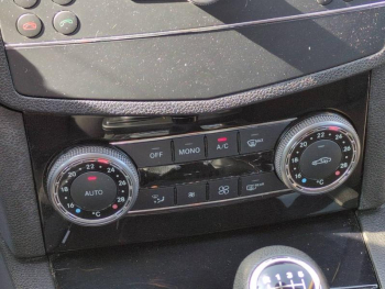 Photo 25 du bon plan MERCEDES-BENZ Classe C 200 CDI Classic occasion à 6900 €