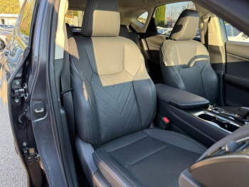 Photo 16 du bon plan LEXUS NX 450h+ Executive 4WD occasion à 53990 €