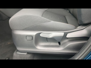 Photo 15 du bon plan TOYOTA C-HR 2.0 Hybride Rechargeable 225ch Design NG23 occasion à 35200 €