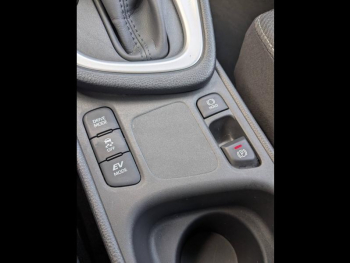 Photo 19 du bon plan TOYOTA Yaris 116h Design 5p MC24 occasion à 21490 €