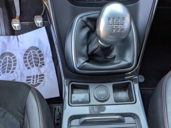 Photo 15 du bon plan FORD Kuga 2.0 TDCi 150ch Stop&Start ST-Line 4x2 occasion à 14900 €