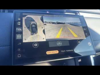 Photo 21 du bon plan LAND-ROVER Discovery Sport P300e 309ch Dynamic SE occasion à 55490 €