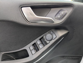 Photo 3 du bon plan FORD Fiesta 1.0 Flexifuel 95ch ST-Line X 5p occasion à 17990 €