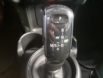 Photo 17 du bon plan MINI Mini 5 Portes Cooper 136ch  Essential BVA7 occasion à 24480 €